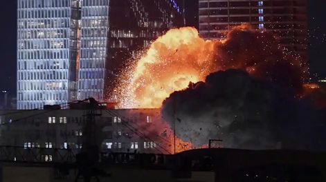 Escala la guerra en Medio Oriente: Irán atacó Israel con bombas de racimo y sonaron las alarmas en Tel Aviv