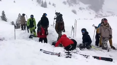 Un muerto y tres heridos tras una feroz avalancha en un centro de esquí