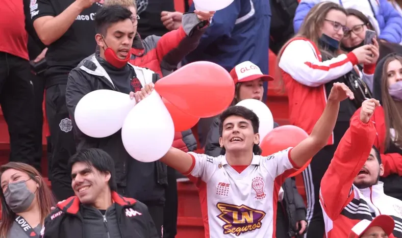 Huracán derrotó a Arsenal en el regreso de los hinchas al Palacio Ducó