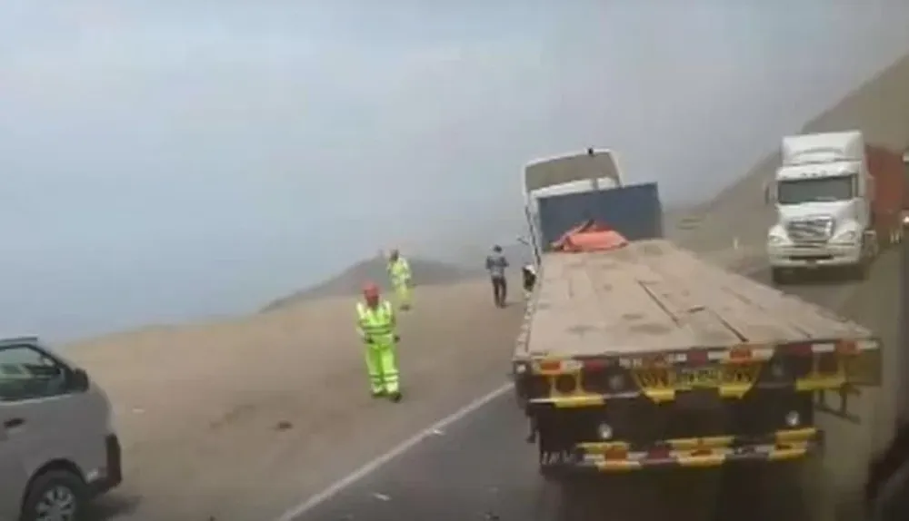 Ascienden a 36 los muertos en Perú tras caer un micro a un precipicio