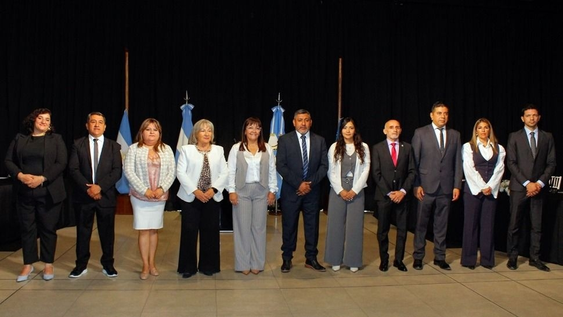 La intendenta Rodríguez con el Concejo Deliberante de Chimbas.-