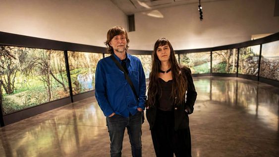 Mondongo. Manuel Mendanha y Juliana Laffitte, los creadores, delante de su impresionante Argentina, que desde ayer se exhibe en el Museo Provincial de Bellas Artes Franklin Rawson.