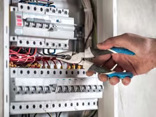 arreglos en el hogar: cuanto cuesta contratar un albanil, electricista o plomero en octubre