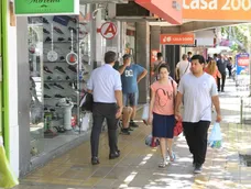 El comercio arranca un outlet todo el mes, de vestimenta y venta escolar El comercio arranca un outlet todo el mes, de vestimenta y venta escolar