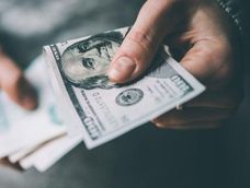 El dólar oficial cerró en $1.396 este miércoles. El dólar oficial cerró en $1.396 este miércoles.