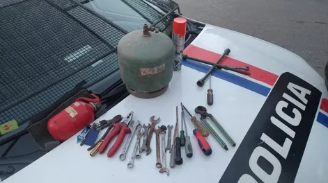 Detuvieron a un delincuente con frondoso prontuario por violentar un auto y robar herramientas