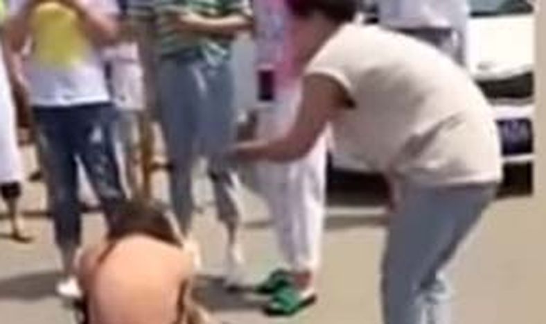 Mujeres le dieron una paliza a la amante de sus maridos