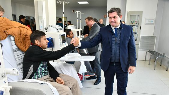 El gobernador de San Juan, Marcelo Orrego, visitó el servicio de Diálisis en el Hospital de Jáchal.