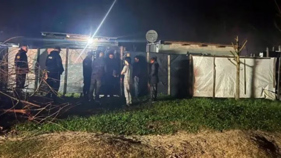 un hombre se presento en una comisaria y confeso haber matado a su pareja: la golpee y se desvanecio