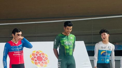 Podio. Ruiz Calle, del SEP, se quedó con la fecha del ciclismo Pista de la Federación.