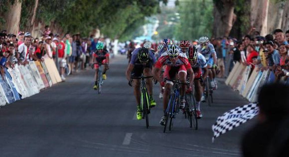 Juárez se afirmó en la cima