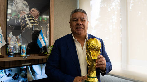 Chiqui Tapia negocia que Argentina juegue toda la fase de grupos del Mundial 2030