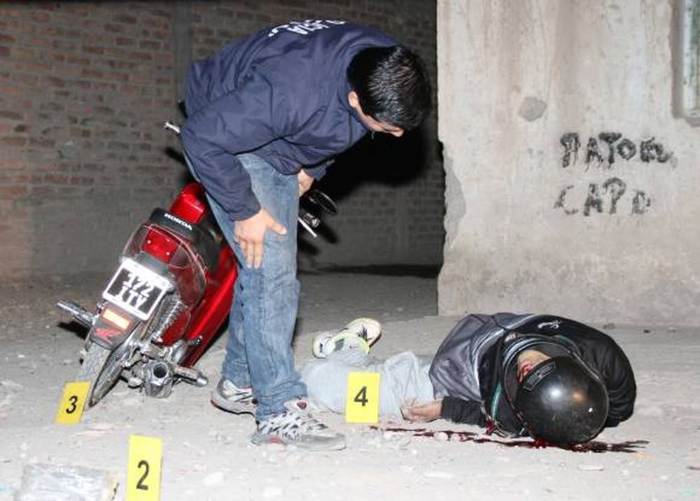 En plena calle, asesinan a  tiros a presunto asaltante