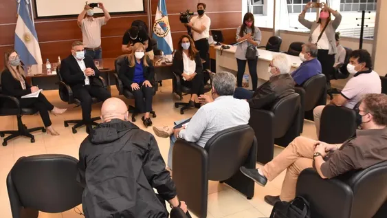 Gremios docentes hablan de al menos 25% para cerrar arriba de la inflación