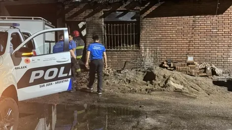 El padre y su hija de 22 años lograron escapar del fuego.