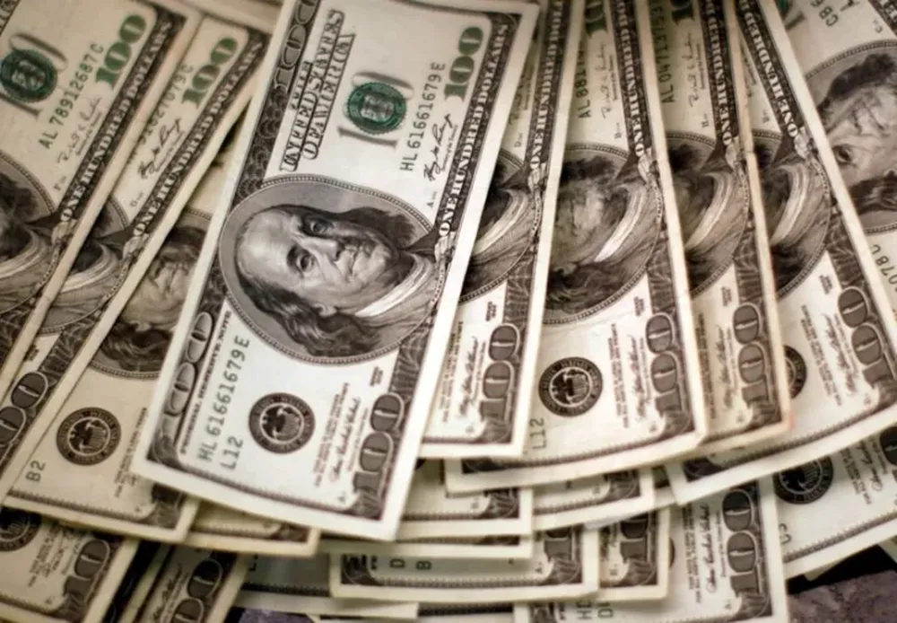 El dólar blue igualó sus valores máximos del 2021