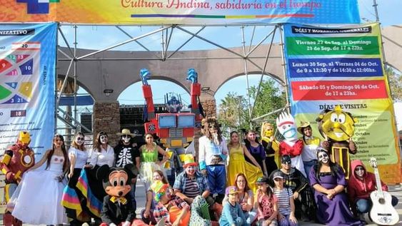 El grupo Jóvenes del futiro lleva 10 años animando gratis eventos infantiles.