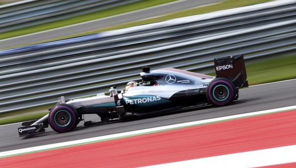 Hamilton tuvo a la lluvia como la gran aliada