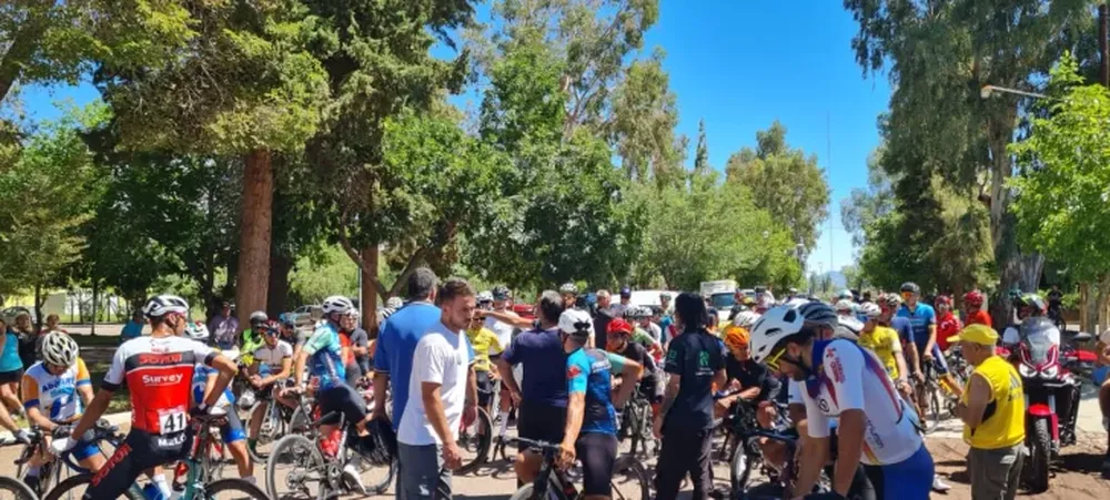 Concentración. La carrera Aniversario de Calingasta en el ciclismo libre respondió a las expectativas previas.