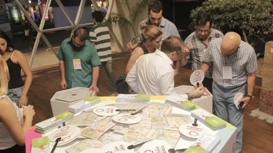 Desde cerca de las 19 hubo filas para ver la feria con comodidad