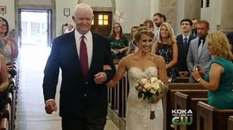 Entró a su boda con el hombre que recibió el corazón de su padre