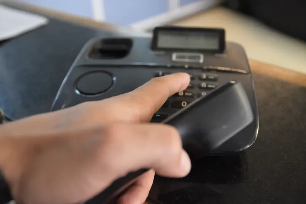 Una anciana cayó con el “cuento del tío” y la estafaron con 300 mil pesos