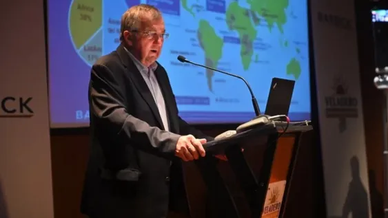 Barrick está intensificando sus esfuerzos para encontrar un sucesor para Bristow, quien ha dirigido la tercera minera de oro más grande del mundo desde 2019.