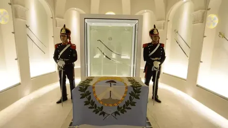 Según consigna el Museo Histórico Nacional, por pedido de San Martín, el sable fue legado tras su muerte a Juan Manuel de Rosas