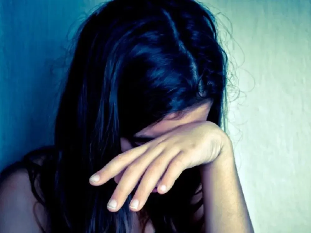 Indignante: abusó de una nena y fue condenado a pagar $100 por mes