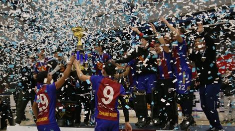 Festejo. El futuro de la UVT se coronó campeón en el Argentino Juvenil tras una dramática final contra Centro Valenciano.