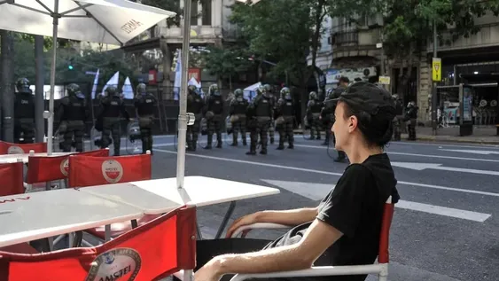 El Gobierno recupera el control de la calle