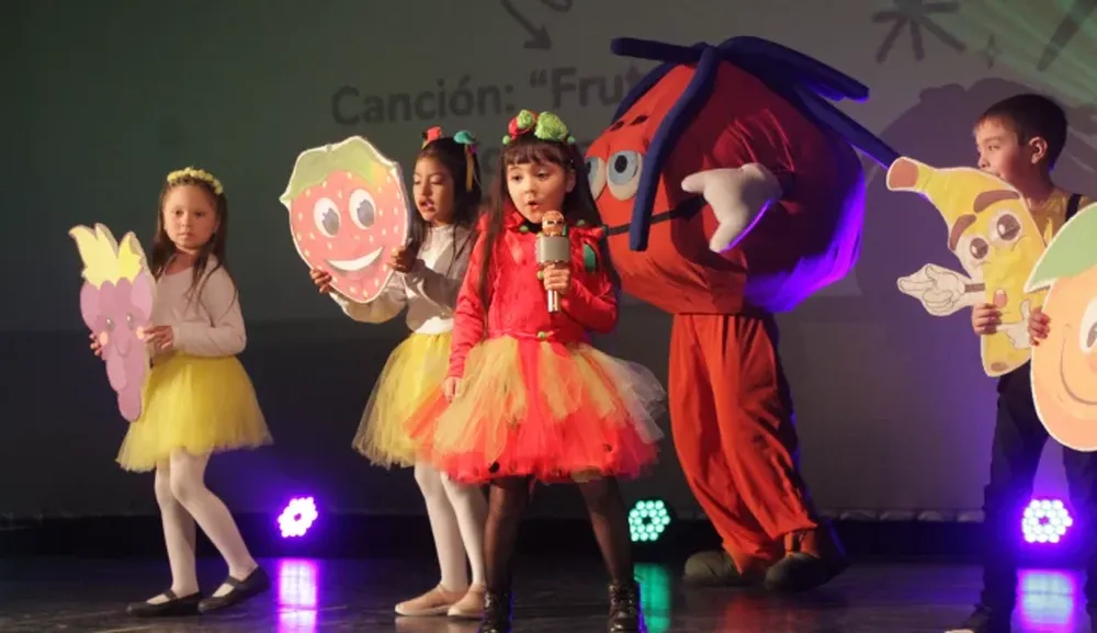 Ritmo. En el marco de Nutrición en Vivo los alumnos  hicieron un recital de canciones saludables.