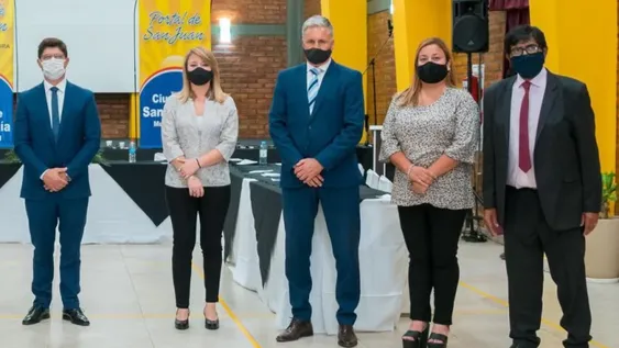 En el PJ de Santa Lucía festejan que un concejal de Orrego vota junto a ellos