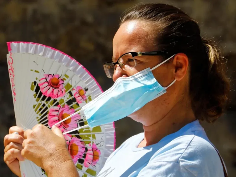 Ahora el Gobierno recomienda volver a usar barbijo en el transporte público