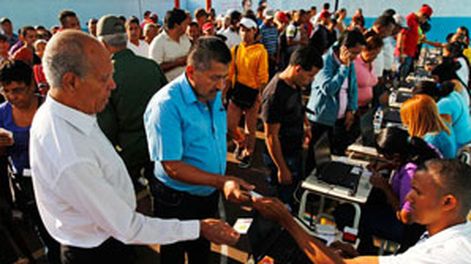 Comenzó el recuento de votos para elegir al sucesor de Chávez