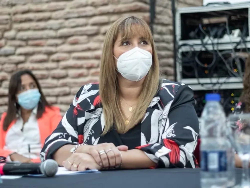 La Ministra de Salud de la provincia tiene coronavirus