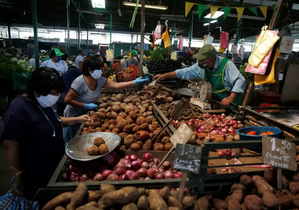 Perú se abre, entre aciertos y errores