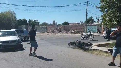 Giró a la izquierda y provocó un choque: un motociclista terminó hospitalizado