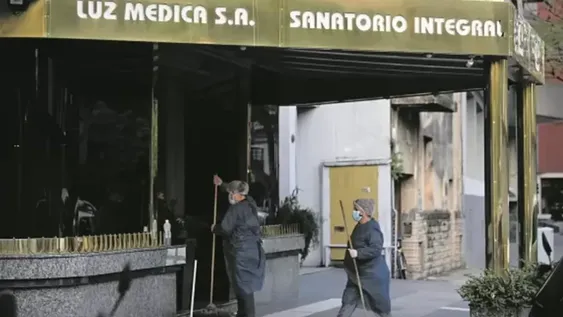 Internaron a otro hombre por neumonía bilateral de origen desconocido y ya hay 10 casos