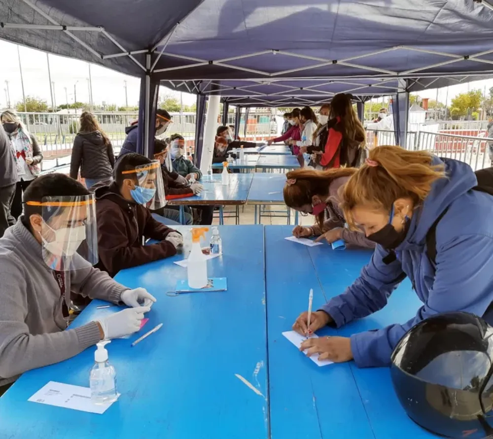 Entregan la tarjeta Alimentar en cuatro departamentos