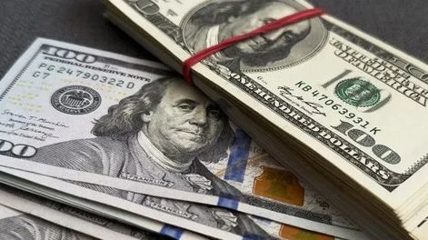 ENLO ALTO. El tipo de cambio oficial mayorista llegó a los $1474,50. Por primera vez, el mercado testeó el esquema cambiario del Gobierno.