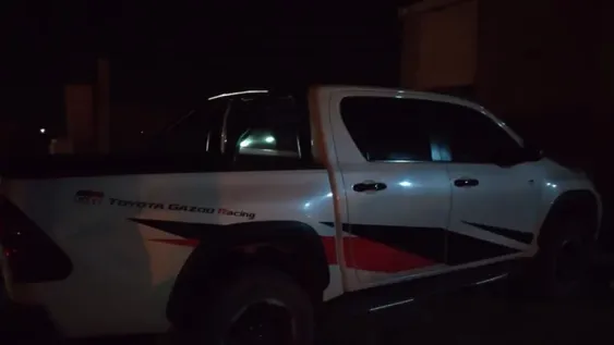 Salen a buscar a los que se fugaron de la fiesta top dejando sus autos abandonados