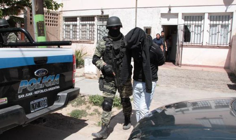 Cae con 8 kg de droga y creen que le robó $250.000 al padre