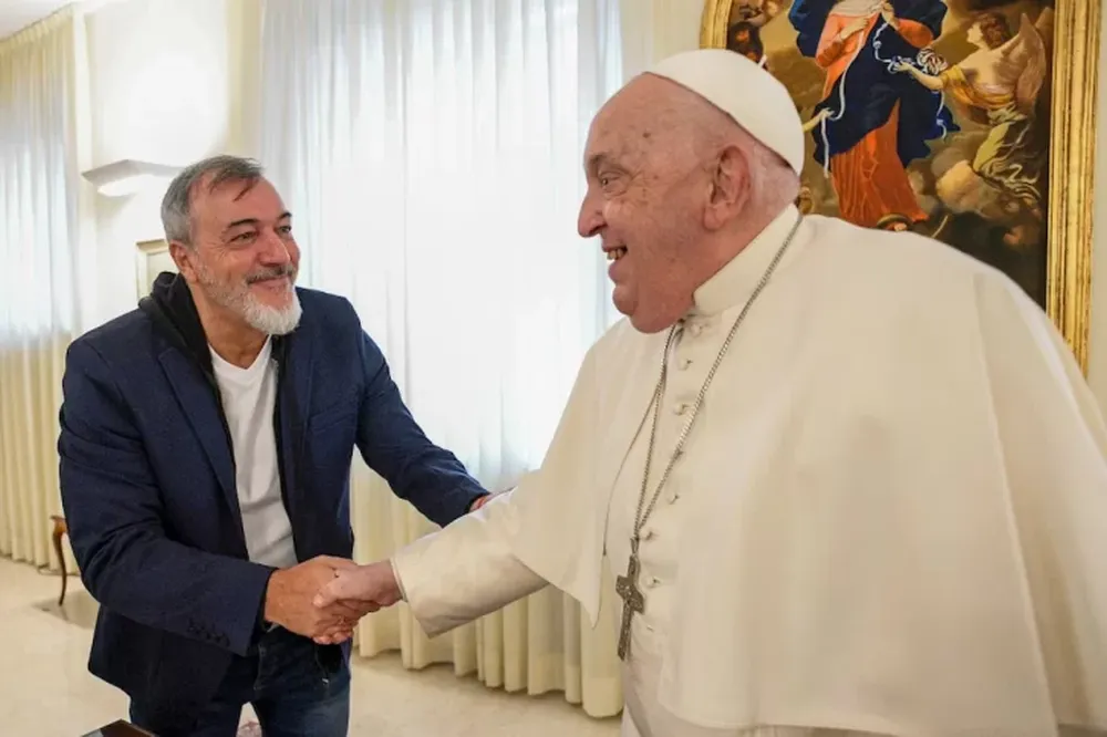El papa Francisco recibió en el Vaticano a un sindicalista crítico de Milei