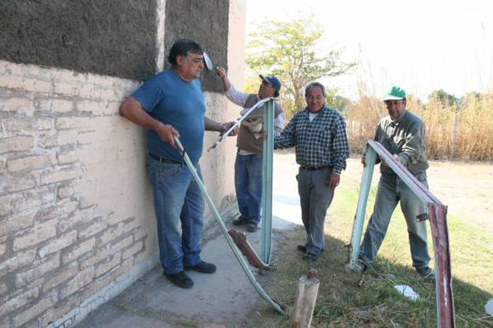 Roban hasta leche para los niños de un centro de salud