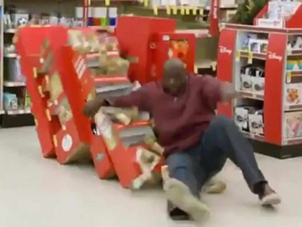 La aparatosa caída de Shaquille O’Neal en un supermercado