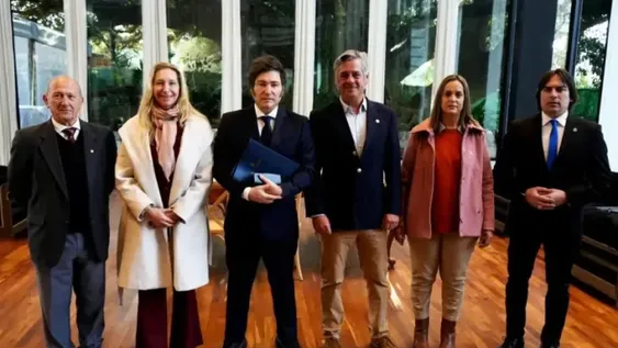 RURAL. La reunión con la Mesa de Enlace fue en el Restaurante Central del predio.