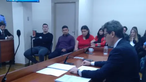 Juicio a 3 policías por la golpiza a un hombre ebrio: uno de ellos fue condenado a 1 año de prisión condicional y los demás, absueltos