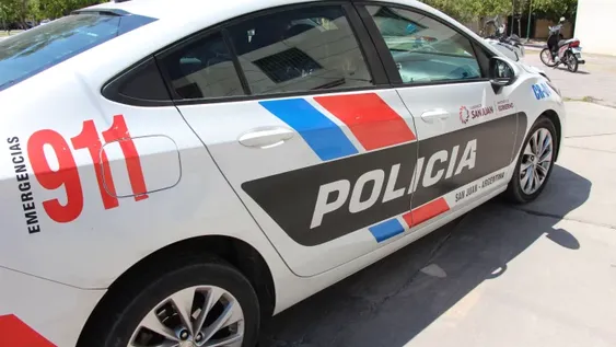 Se hizo pasar por un contador de un banco y robó 6.500 dólares y 400 mil pesos