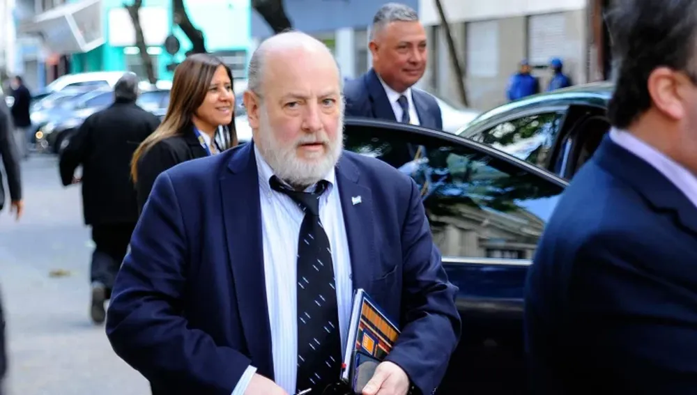 Allanaron dos casas en Uruguay vinculadas a los prófugos Thomas y Ferrari